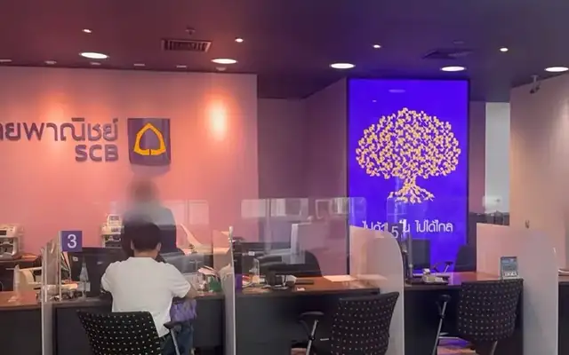 Client at an SCB bank counter